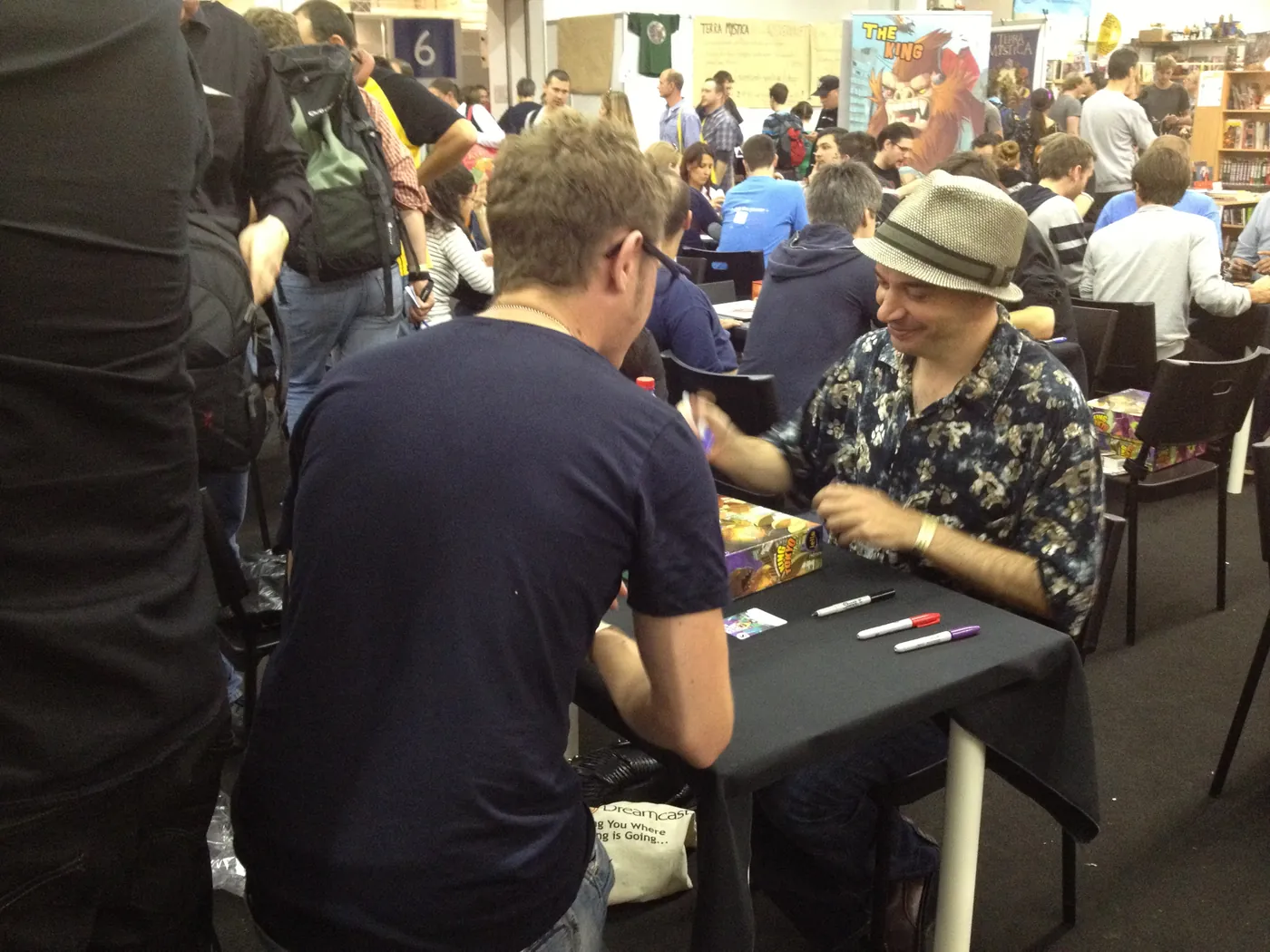 Richard Garfield signeert King of Tokyo